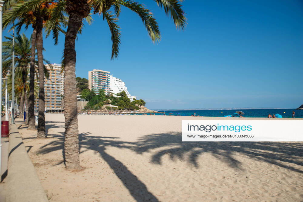 20200824 Mallorca after travel warning CAMPOS, SPAIN - AUGUST 24 2020 : Magaluf without tourists in high season at - Mallorca after travel warning on August 24, 2020 in Campos, . Campos Baleares Spain