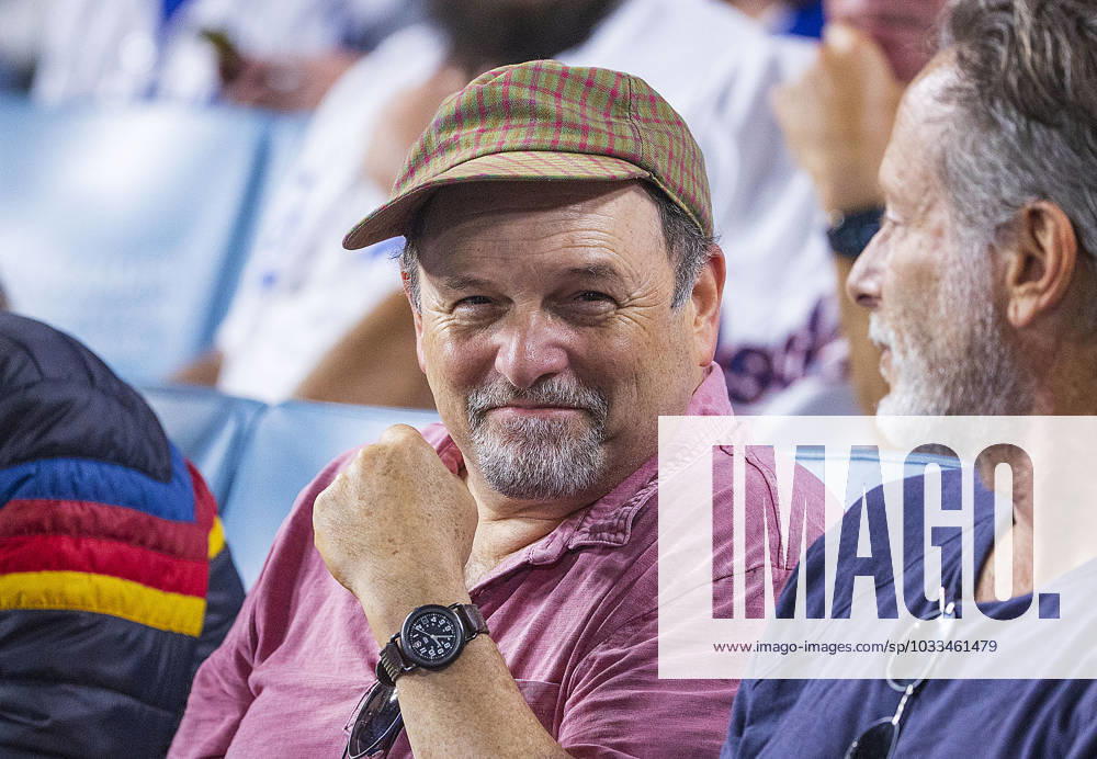 Actor Jason Alexander attends the regular season MLB, Baseball Herren, USA game between the Los Angeles Dodgers and the Milwaukee Brewers on Thursday August 17, 2023 at Dodger Stadium in Los Angeles, California. Dodgers defeat Brewers, 1-0. ARIANA RUIZ PI Los Angeles USA - ZUMAp124 20230817_zaa_p124_011