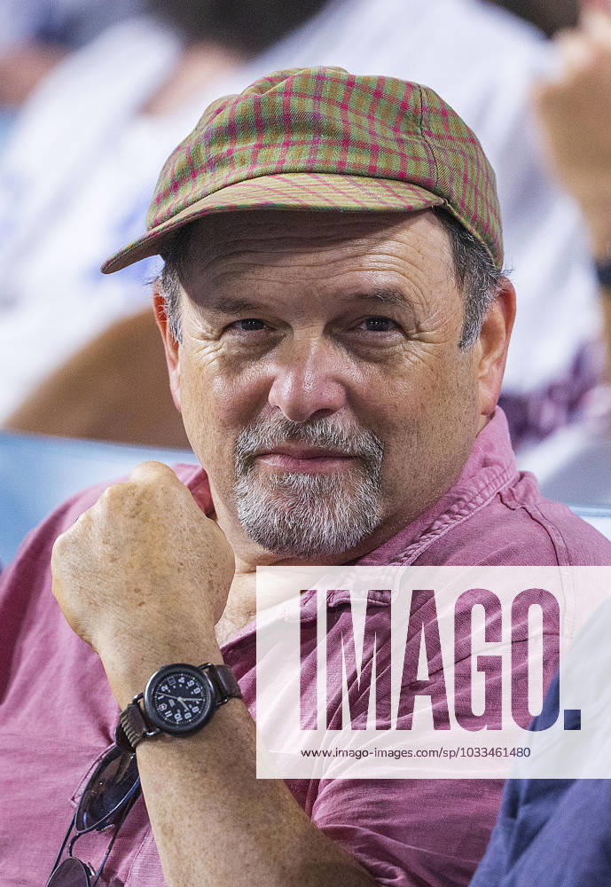 Actor Jason Alexander attends the regular season MLB, Baseball Herren, USA game between the Los Angeles Dodgers and the Milwaukee Brewers on Thursday August 17, 2023 at Dodger Stadium in Los Angeles, California. Dodgers defeat Brewers, 1-0. ARIANA RUIZ PI Los Angeles USA - ZUMAp124 20230817_zaa_p124_012