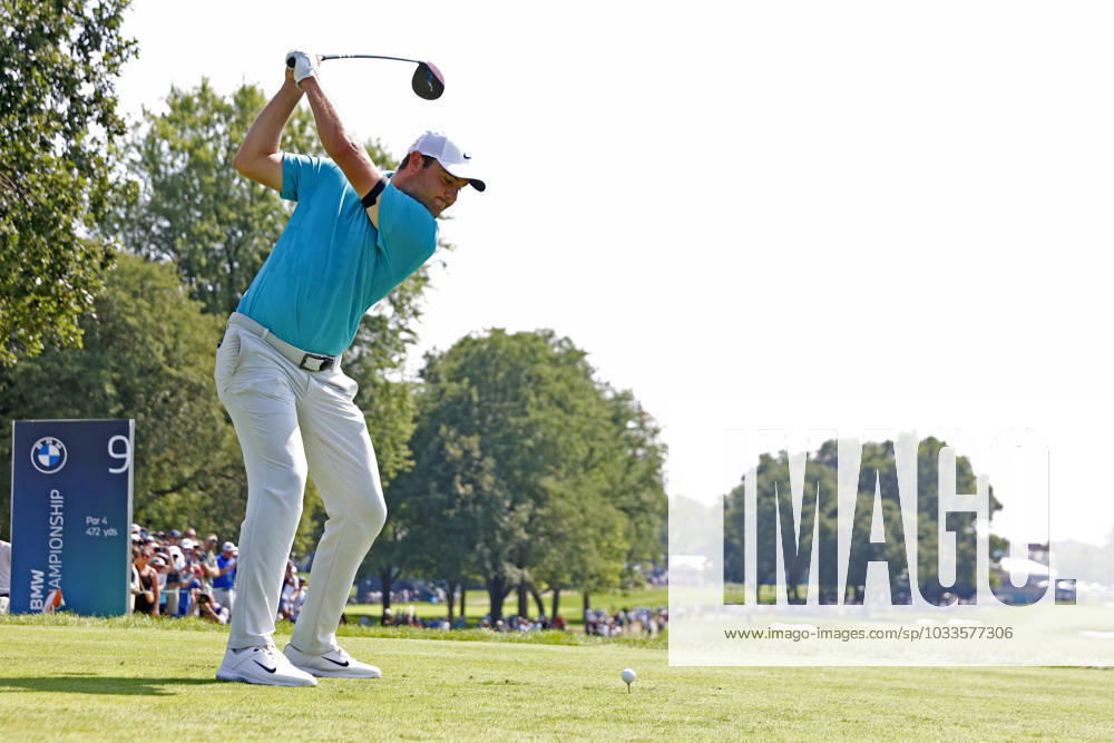 OLYMPIA FIELDS, IL - AUGUST 20: PGA, Golf Herren golfer Scottie Scheffler plays his tee shot on the 9th hole during the final round of the BMW Championship Fed Ex Cup Playoffs on August 20th, 2023, at Olympia Fields Country Club in Olympia Fields, Illinois. (Photo by Brian Spurlock Icon Sportswire) GOLF: AUG 20 PGA - BMW Championship Icon230820015
