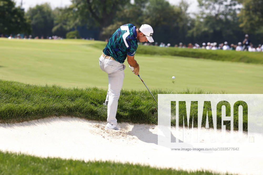 OLYMPIA FIELDS, IL - AUGUST 20: PGA, Golf Herren golfer Viktor Hovland hits out of the rough on the 7th hole during the final round of the BMW Championship Fed Ex Cup Playoffs on August 20th, 2023, at Olympia Fields Country Club in Olympia Fields, Illinois. (Photo by Brian Spurlock Icon Sportswire) GOLF: AUG 20 PGA - BMW Championship Icon230820026