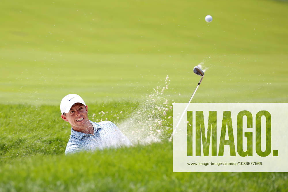 OLYMPIA FIELDS, IL - AUGUST 20: PGA, Golf Herren golfer Rory McIlroy hits out of a sand trap on the first hole during the final round of the BMW Championship Fed Ex Cup Playoffs on August 20th, 2023, at Olympia Fields Country Club in Olympia Fields, Illinois. (Photo by Brian Spurlock Icon Sportswire) GOLF: AUG 20 PGA - BMW Championship Icon230820028