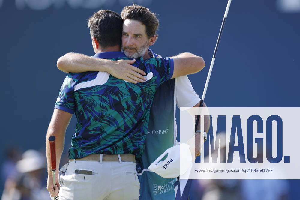 OLYMPIA FIELDS, IL - AUGUST 20: Viktor Hovland of Norway is congratulated by caddie Shay Knight at the 18th hole during the final round of the BMW Championship at Olympia Fields Country Club on August 18, 2023 in Olympia Fields, Illinois. (Photo by Joe Robbins Icon Sportswire) GOLF: AUG 20 PGA, Golf Herren - BMW Championship Icon5732308200404