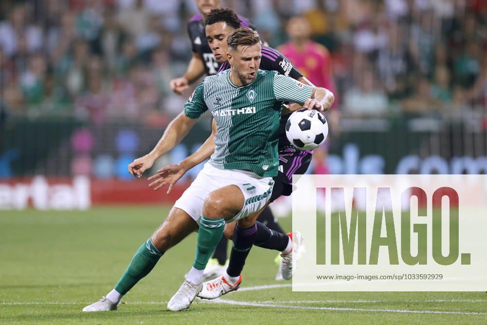 FUELLKRUG Niclas Team Werder Bremen mit MUSIALA Jamal DFL Fussball Bundesliga Saison 2023 - 2024 Spiel Werder Bremen - FC Bayern Muenchen am 18.08. 2023 in Bremen DFL REGULATIONS PROHIBIT ANY USE OF PHOTOGRAPHS as IMAGE SEQUENCES and or QUASI-VIDEO