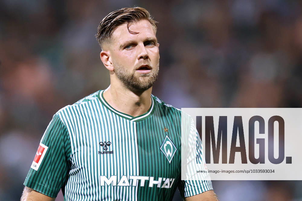 FUELLKRUG Niclas Team Werder Bremen DFL Fussball Bundesliga Saison 2023 - 2024 Spiel Werder Bremen - FC Bayern Muenchen am 18.08. 2023 in Bremen DFL REGULATIONS PROHIBIT ANY USE OF PHOTOGRAPHS as IMAGE SEQUENCES and or QUASI-VIDEO