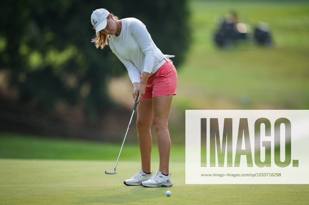 Sara-Eve Rheaume, of Canada, putts on the 11th hole during the second round at the LPGA, Golf Damen CPKC Canadian Women s Open golf tournament, in Vancouver, on Friday, August 25, 2023. Canada News - August 25, 2023 - ZUMAc35_ 20230825_zaf_c35_040