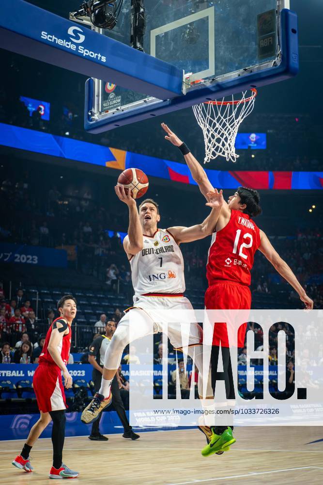 Basketball Okinawa 25.08.2023 FIBA Basketball World Cup 2023 Weltmeisterschaft der Männer Vorrunde Deutschland (GER) - Japan (JPN) Johannes Voigtmann (Deutschland, No.07) YUTA WATANABE (Japan, No.12)