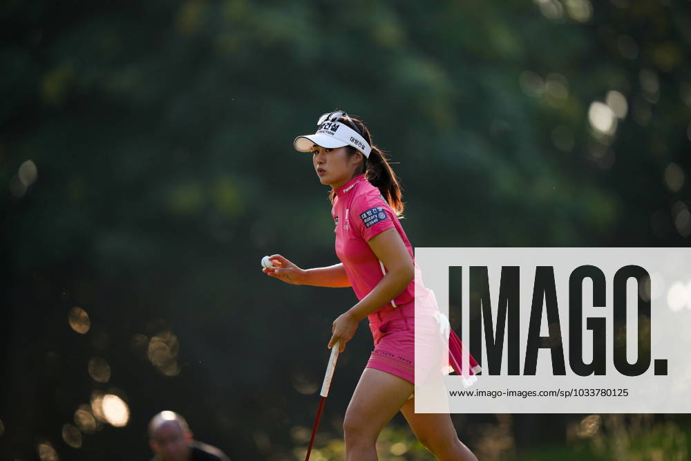Jeongeun Lee6, of South Korea, acknowledges applause from the crowd after making par on the 17th hole during the third round at the LPGA, Golf Damen CPKC Canadian Women s Open golf tournament, in Vancouver, on Saturday, August 26, 2023. Canada News - August 26, 2023 - ZUMAc35_ 20230826_zaf_c35_179