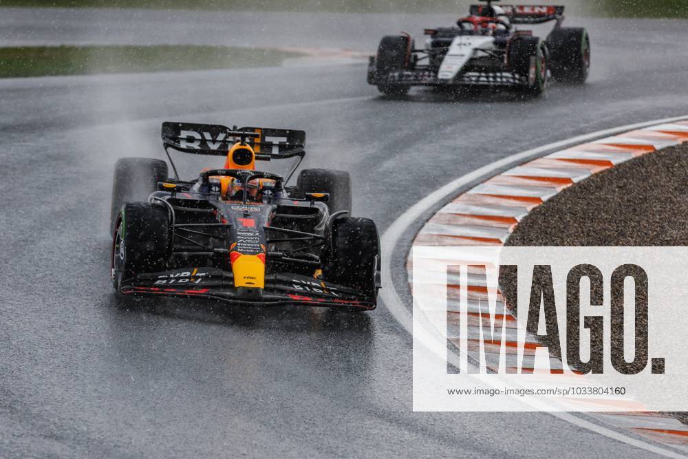 Max Verstappen (Red Bull Racing) führt bei starkem Regen, Grosser Preis der Niederlande, Motorsport, Formel 1, Saison 2023, 27.08.2023 Grosser Preis der Niederlande, Motorsport, Formel 1, Saison 2023