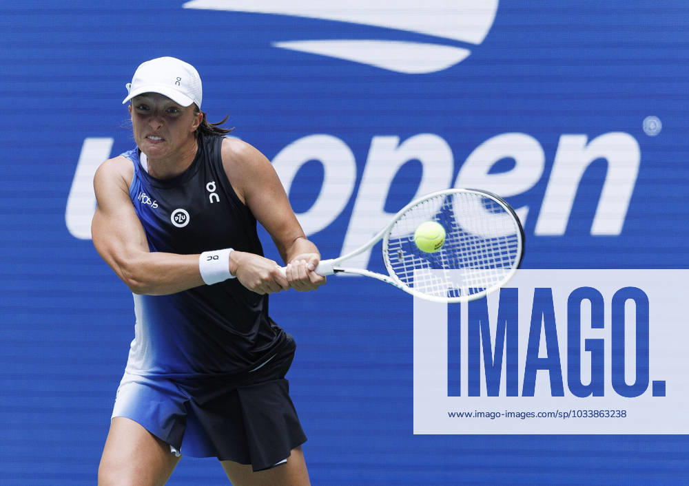 Iga Swiatek hits a forehand during Day 1 of the 2023 US Open held at the USTA Billie Jean King National Tennis Center on Monday August 28, 2023 in the Flushing neighborhood of the Queens borough of New York City. Swiatek defeates Peterson. JAVIER ROJAS PI Flushing Meadows USA - ZUMAp124 20230828_zaa_p124_006