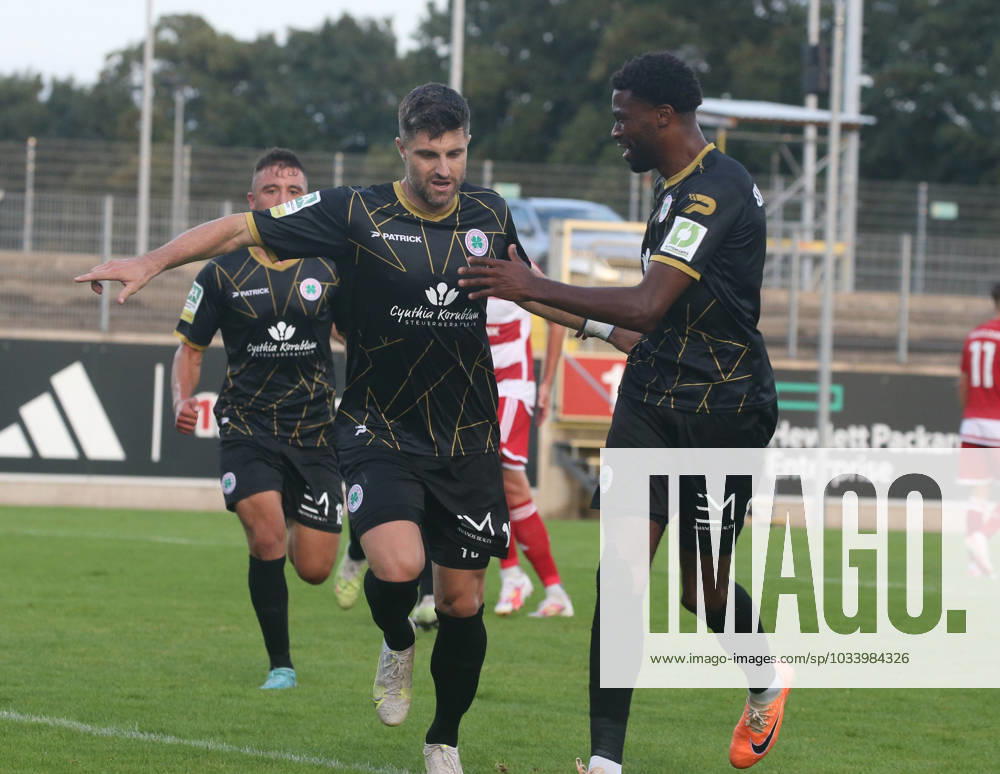 Regionallioga West, Saison 2023 - 2024, 6. Spieltag, 01.09.2023, Fortuna Düsseldorf U 23 - RW Oberhausen -- Moritz Stoppelkamp ( RWO ) nach seinem Tor zum 0:1, links Kerem Yalcin, rechts Matona Ngyombo