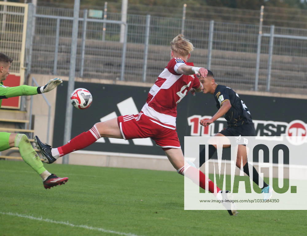 Regionallioga West, Saison 2023 - 2024, 6. Spieltag, 01.09.2023, Fortuna Düsseldorf U 23 - RW Oberhausen -- Tor für RWO, das 0:2 durch Kerem Yalcin, Tim Corsten und TW Dennis Gorka ( beide Fortuna U 23 ) sind machtlos