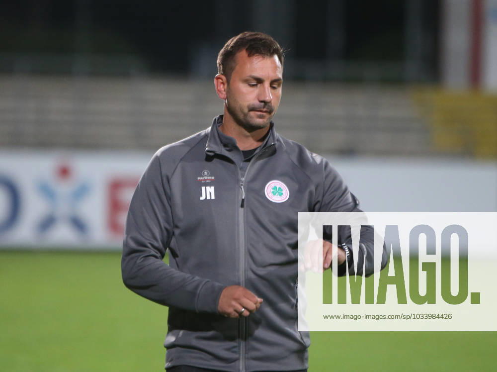 Regionallioga West, Saison 2023 - 2024, 6. Spieltag, 01.09.2023, Fortuna Düsseldorf U 23 - RW Oberhausen -- Jörn Nowak ( Trainer RWO ) schaut auf die Uhr