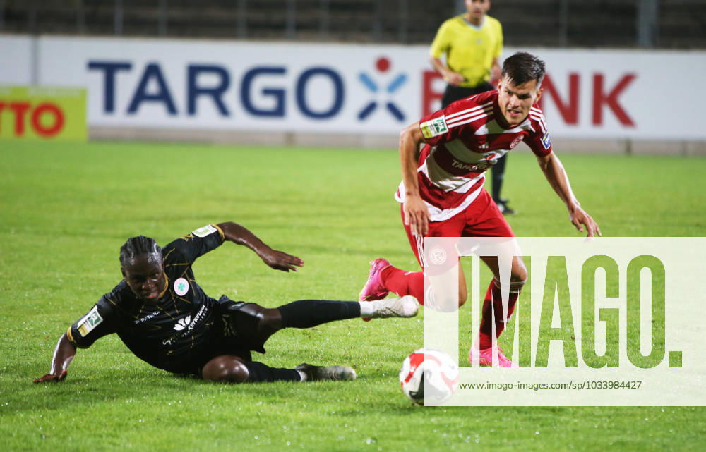 Regionallioga West, Saison 2023 - 2024, 6. Spieltag, 01.09.2023, Fortuna Düsseldorf U 23 - RW Oberhausen -- Nicolas Hirschberger ( Fortuna U 23 ) überläuft Denis Donkor ( RWO )