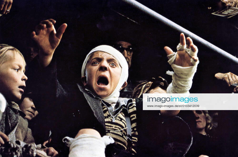 DIE BLECHTROMMEL aka THE TIN DRUM DAVID BENNENT Date: 1979. Strictly editorial use only in conjunction with the promotion of the film. Credit line mandatory. This image is copyright of the film company and is supplied under the terms of issue as film still. No commercial or book cover use permitted without prior consent from the film company. Mandatory credit line: Image courtesy ARGOS FILMS ARTEMIS PRODUCTIONS BIOSKOP FILMS FILM POL Ronald Grant Archive Mary Evans
