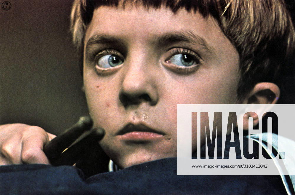 DIE BLECHTROMMEL aka THE TIN DRUM DAVID BENNENT Date: 1979. Strictly editorial use only in conjunction with the promotion of the film. Credit line mandatory. This image is copyright of the film company and is supplied under the terms of issue as film still. No commercial or book cover use permitted without prior consent from the film company. Mandatory credit line: Image courtesy ARGOS FILMS ARTEMIS PRODUCTIONS BIOSKOP FILMS FILM POL Ronald Grant Archive Mary Evans