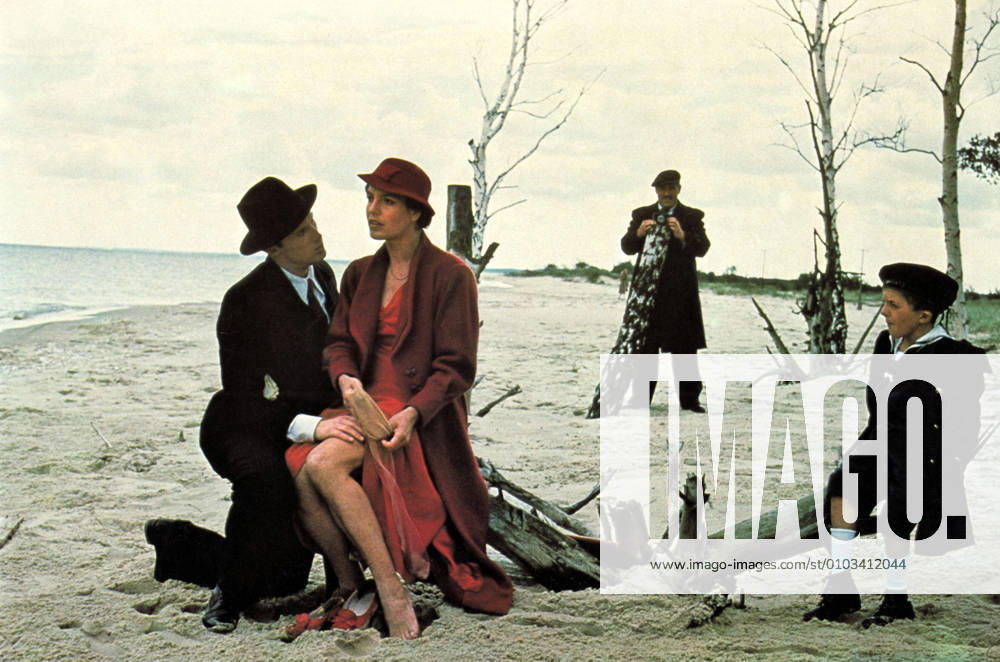DIE BLECHTROMMEL aka THE TIN DRUM DANIEL OLBRYCHSKI, ANGLEA WINKLER, MARIO ADORF, DAVID BENNENT Date: 1979. Strictly editorial use only in conjunction with the promotion of the film. Credit line mandatory. This image is copyright of the film company and is supplied under the terms of issue as film still. No commercial or book cover use permitted without prior consent from the film company. Mandatory credit line: Image courtesy ARGOS FILMS ARTEMIS PRODUCTIONS BIOSKOP FILMS FILM POL Ronald Grant Archive Mary Evans