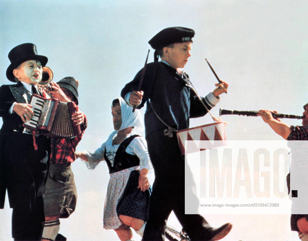 DIE BLECHTROMMEL aka THE TIN DRUM DAVID BENNENT Date: 1979. Strictly editorial use only in conjunction with the promotion of the film. Credit line mandatory. This image is copyright of the film company and is supplied under the terms of issue as film still. No commercial or book cover use permitted without prior consent from the film company. Mandatory credit line: Image courtesy ARGOS FILMS ARTEMIS PRODUCTIONS BIOSKOP FILMS FILM POL Ronald Grant Archive Mary Evans