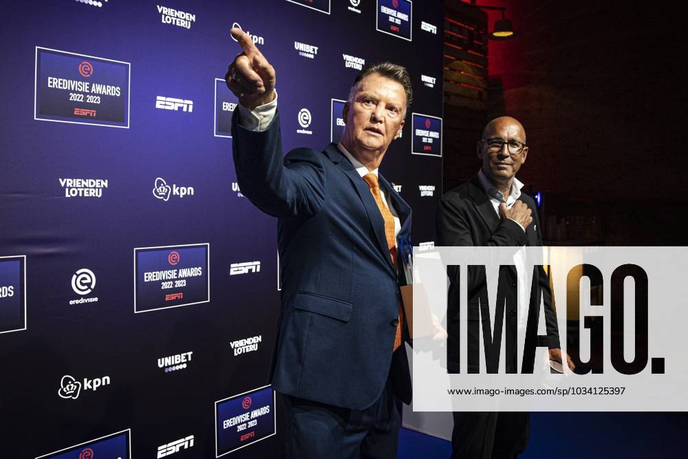 UTRECHT - Louis van Gaal has received the Eredivisie Oeuvre Award during the Award ceremony in DeFabrique in Utrecht. ANP RAMON VAN FLYMEN ANPxSportx IVx 477298949 originalFilename: 477298949