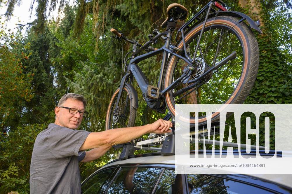 Der E-Bike-Lifter hebt das Rad auf s Autodach