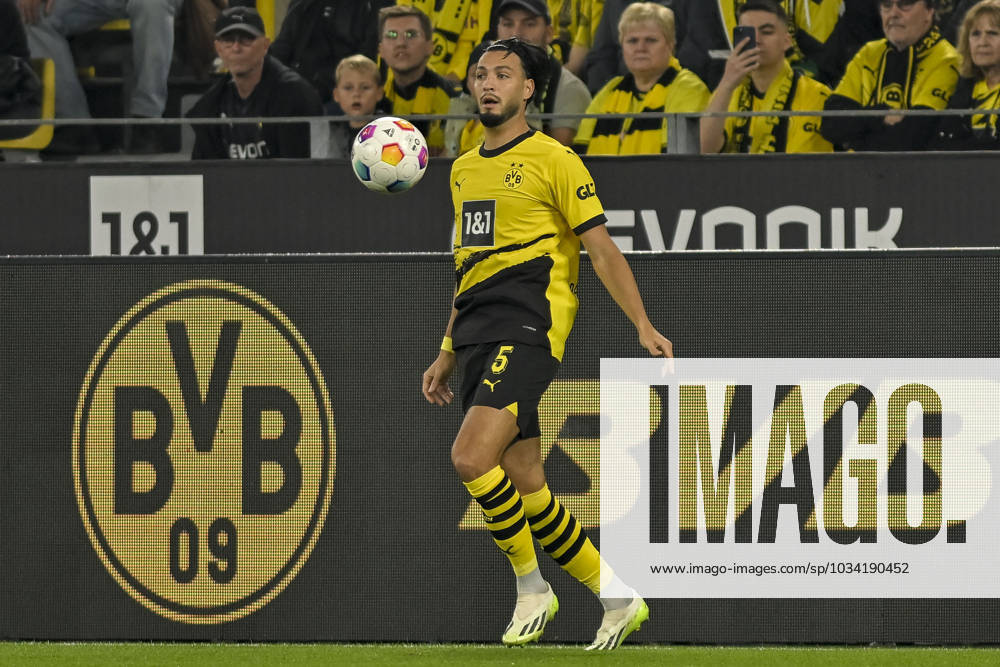 Ramy Bensebaini ( 5, Borussia Dortmund) Aktion . Einzelbild . Freisteller . 01.09.2023 Fussball, 1. Bundesliga, Borussia Dortmund vs 1. FC Heidenheim 1846, Signal Iduna Park, Dortmund, NRW Germany
