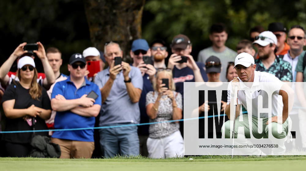 2023 Horizon Irish Open, The K Club, Kildare 10 9 2023 Rory McIlroy lines up his putt on the 2nd green Rory McIlroy lines up his putt on the 2nd green 10 9 2023