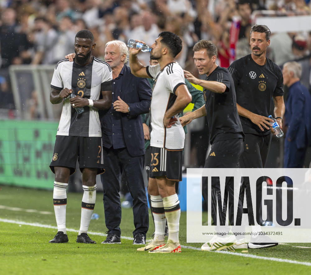 Fussball Nationalteams Freundschaftsspiele 2023, Länderspiel, Deutschland - Frankreich, im Signal-Iduna-Park Stadion Dortmund, v.li: Antonio Rüdiger (Deutschland), Interimstrainer Rudi Völler (Deutschland), Emre Can (Deutschland), Interims-Co-Trainer Hannes Wolf (Deutschland)