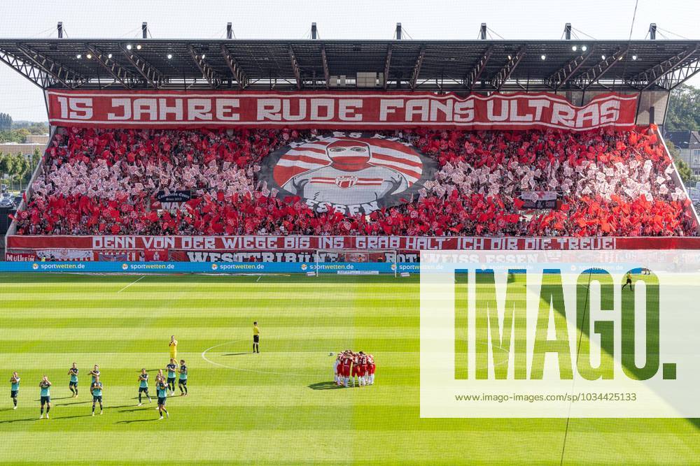 15 Jahre Rude Fans Essen Ultras, Choreographie im Stadion an der Hafenstrasse, GER Rot-Weiss Essen vs. SSV Jahn Regensburg, Fussball, 3. Bundesliga, Spieltag 6, Saison 2023 2024, 16.09.2023 DFB DFL REGULATIONS PROHIBIT ANY USE OF PHOTOGRAPHS AS IMAGE SEQUENCES AND OR QUASI-VIDEO, GER Rot-Weiss Essen vs. SSV Jahn Regensburg, Fussball, 3. Bundesliga, Spieltag 6, Saison 2023 2024, 16.09.2023 Essen
