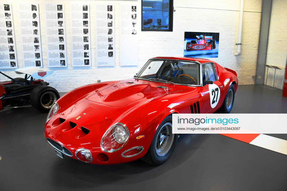 Schweiz, Romanshorn, 12.08.2020 Die autobau erlebniswelt ist ein aussergewöhnliches Automuseum in der Schweiz. Die einzigartige Sammlung des Schweizer Rennfahrers Fredy Lienhard fokussirt sich auf Sportwagen und zeigt rund 90 von weit mehr als 100 vorhandenen Fahrzeugen. Foto: ein Nachbau des Ferrari 330 GTO. 1984 wurde er für den Rennfahrer David Piper, auf der Basis eines 330 GT für historische Rennen von Ferrari gebaut. Das Automuseum autobau erlebniswelt in der Schweiz