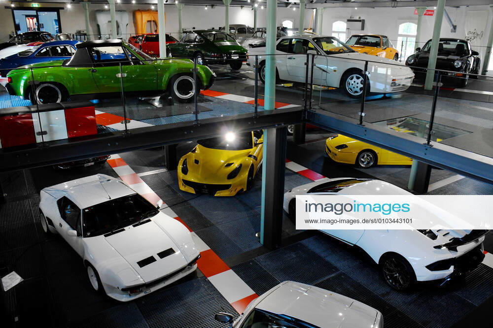 Schweiz, Romanshorn, 12.08.2020 Die autobau erlebniswelt ist ein aussergewoehnliches Automuseum in der Schweiz. Die einzigartige Sammlung des Schweizer Rennfahrers Fredy Lienhard fokussirt sich auf Sportwagen und zeigt rund 90 von weit mehr als 100 vorhandenen Fahrzeugen. Foto: Blick in die Ausstellung Das Automuseum autobau erlebniswelt in der Schweiz