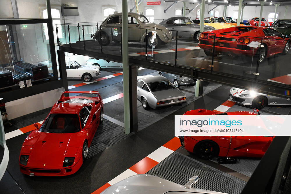 Schweiz, Romanshorn, 12.08.2020 Die autobau erlebniswelt ist ein aussergewoehnliches Automuseum in der Schweiz. Die einzigartige Sammlung des Schweizer Rennfahrers Fredy Lienhard fokussirt sich auf Sportwagen und zeigt rund 90 von weit mehr als 100 vorhandenen Fahrzeugen. Foto: Blick in die Ausstellung Das Automuseum autobau erlebniswelt in der Schweiz