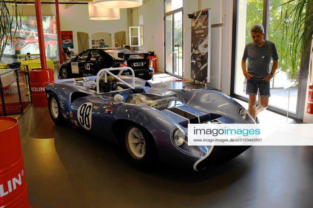Schweiz, Romanshorn, 12.08.2020 Die autobau erlebniswelt ist ein aussergewöhnliches Automuseum in der Schweiz. Die einzigartige Sammlung des Schweizer Rennfahrers Fredy Lienhard fokussirt sich auf Sportwagen und zeigt rund 90 von weit mehr als 100 vorhandenen Fahrzeugen. Foto: einen Lola T70 Spider Das Automuseum autobau erlebniswelt in der Schweiz