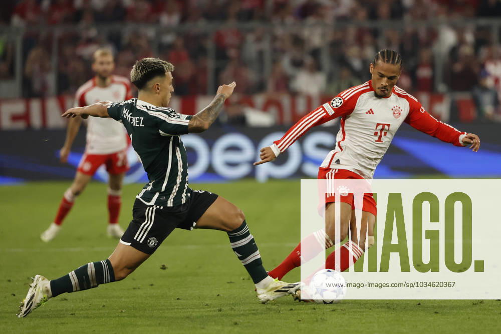 CL., Champions League, FC Bayern Muenchen vs Manchester United, ManU Allianz Arena Muenchen, Fussball, im Bild: Lisandro Martinez (Manchester United) vs Leroy Sane (FC Bayern Muenchen)