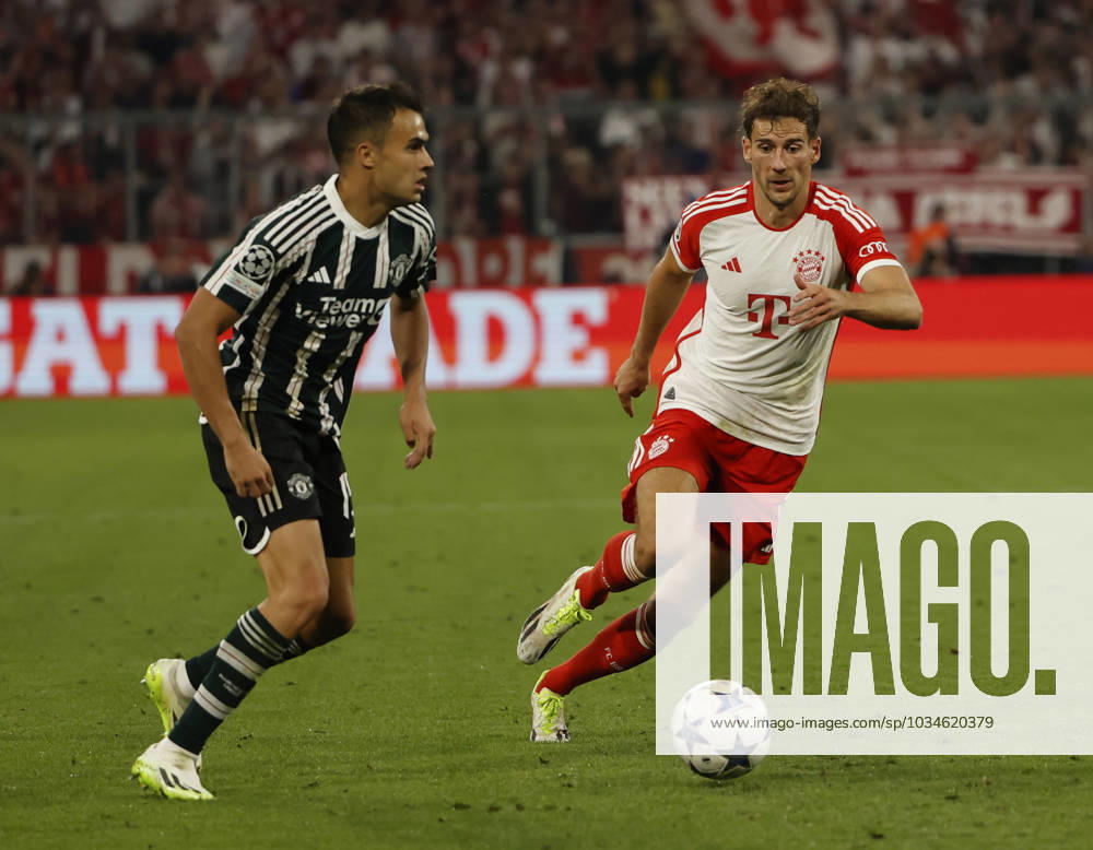 CL., Champions League, FC Bayern Muenchen vs Manchester United, ManU Allianz Arena Muenchen, Fussball, im Bild: Sergio Reguilon (Manchester United) vs Leon Goretzka (FC Bayern Muenchen)
