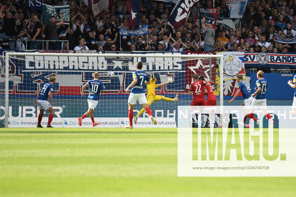 2. Bundesliga - Holstein Kiel - Hertha BSC Berlin am 24.09.2023 im Holstein-Stadion in Kiel Tor zum 0:1. Torschuetze Torschütze Smail Prevljak (Hertha BSC Berlin) mit dem Treffer zum 0:1.