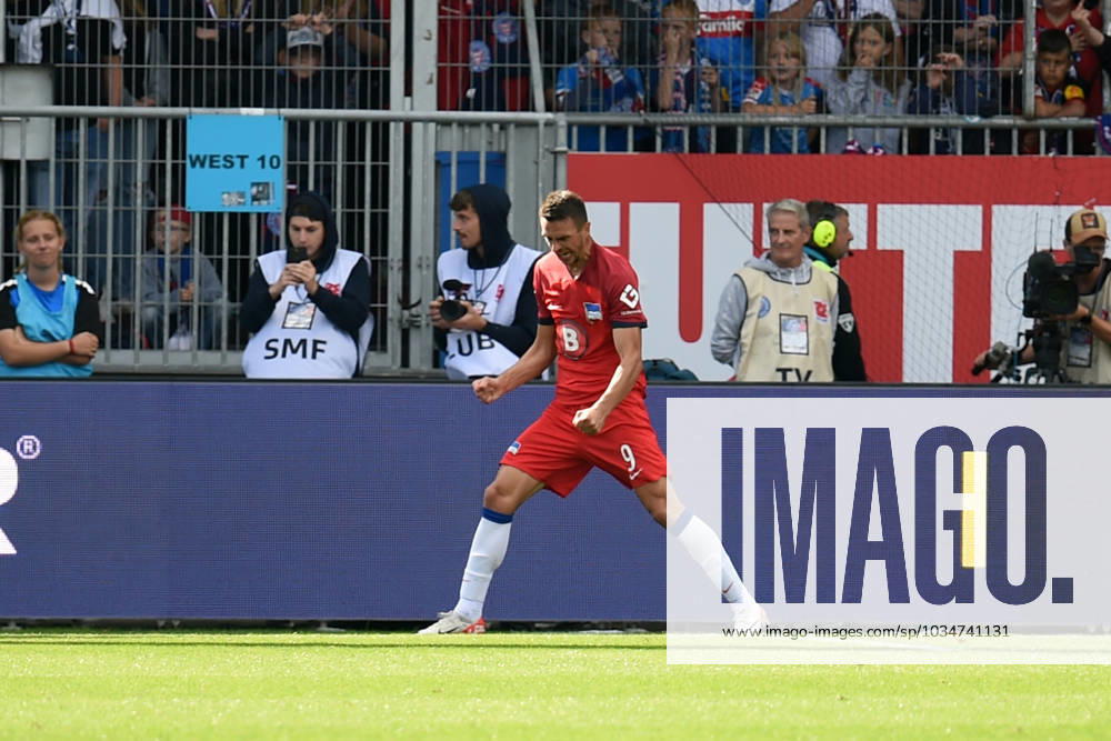 2. Bundesliga - Holstein Kiel - Hertha BSC Berlin am 24.09.2023 im Holstein-Stadion in Kiel Jubel, Torjubel, Torschuetze, Torschütze Smail Prevljak (Hertha BSC Berlin) jubelt nach seinem Tor zum 0:1.