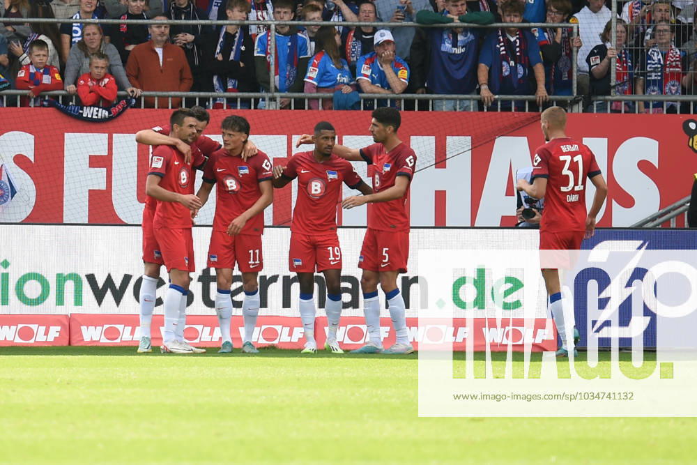 2. Bundesliga - Holstein Kiel - Hertha BSC Berlin am 24.09.2023 im Holstein-Stadion in Kiel Jubel, Torjubel, Torschuetze, Torschütze Smail Prevljak (Hertha BSC Berlin) jubelt nach seinem Tor zum 0:1.