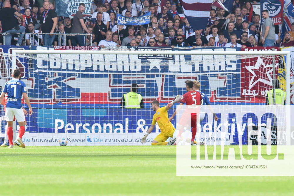 2. Bundesliga - Holstein Kiel - Hertha BSC Berlin am 24.09.2023 im Holstein-Stadion in Kiel Tor zum 0:2. Torschuetze Torschütze Andreas Bouchalakis (Hertha BSC Berlin) mit dem Treffer zum 0:2.