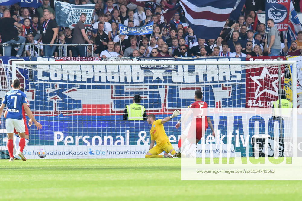 2. Bundesliga - Holstein Kiel - Hertha BSC Berlin am 24.09.2023 im Holstein-Stadion in Kiel Tor zum 0:2. Torschuetze Torschütze Andreas Bouchalakis (Hertha BSC Berlin) mit dem Treffer zum 0:2.
