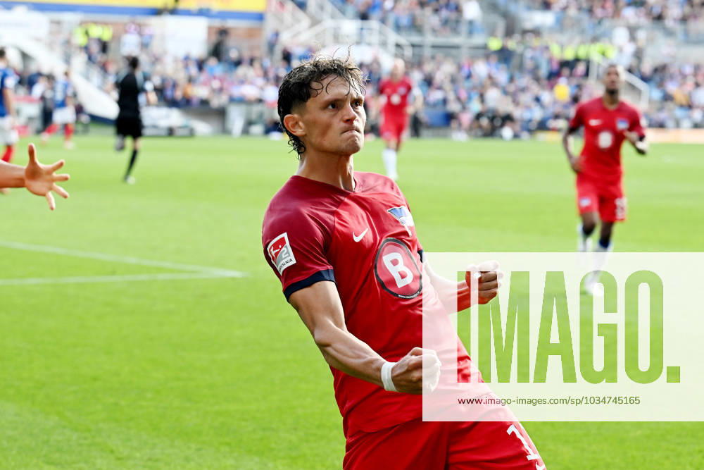 2. Bundesliga - Holstein Kiel - Hertha BSC Berlin am 24.09.2023 im Holstein-Stadion in Kiel Jubel, Torjubel, Torschuetze, Torschütze Fabian Reese (Hertha BSC Berlin) jubelt nach seinem Tor zum 2:3