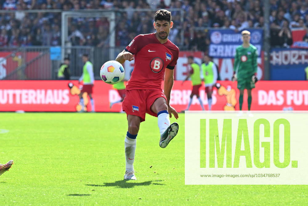 2. Bundesliga - Holstein Kiel - Hertha BSC Berlin am 24.09.2023 im Holstein-Stadion in Kiel Andreas Bouchalakis (Hertha BSC Berlin) am Ball.