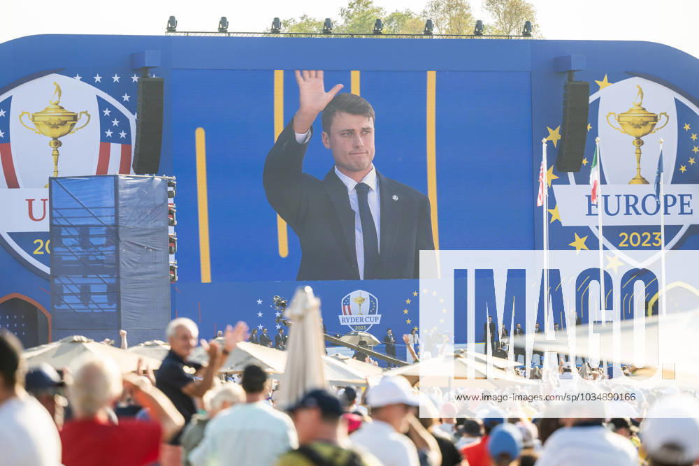 Ludvig Aberg of Team Europe is seen on a screen waving as he is selected to play match two at the opening ceremony during day -1 of the Ryder Cup on September 28, 2023 in Rome. Photo: Mathias Bergeld BILDBYRAN kod MB MB0734 golf ryder cup träning practice training day -1 bbeng