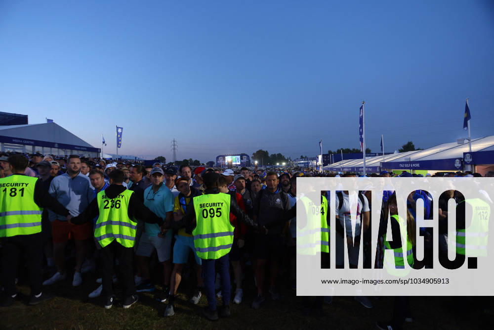 Rome Ryder Cup 2023 - Foursomes Session, 29.09.2023 Rome, Italy 29.09.2023: thousands of spectators attend the first day of Foursomes Session at RYDER CUP 2023 at Marco Simone Golf & Country Club di Guidonia Montecelio, Roma Rome italy -