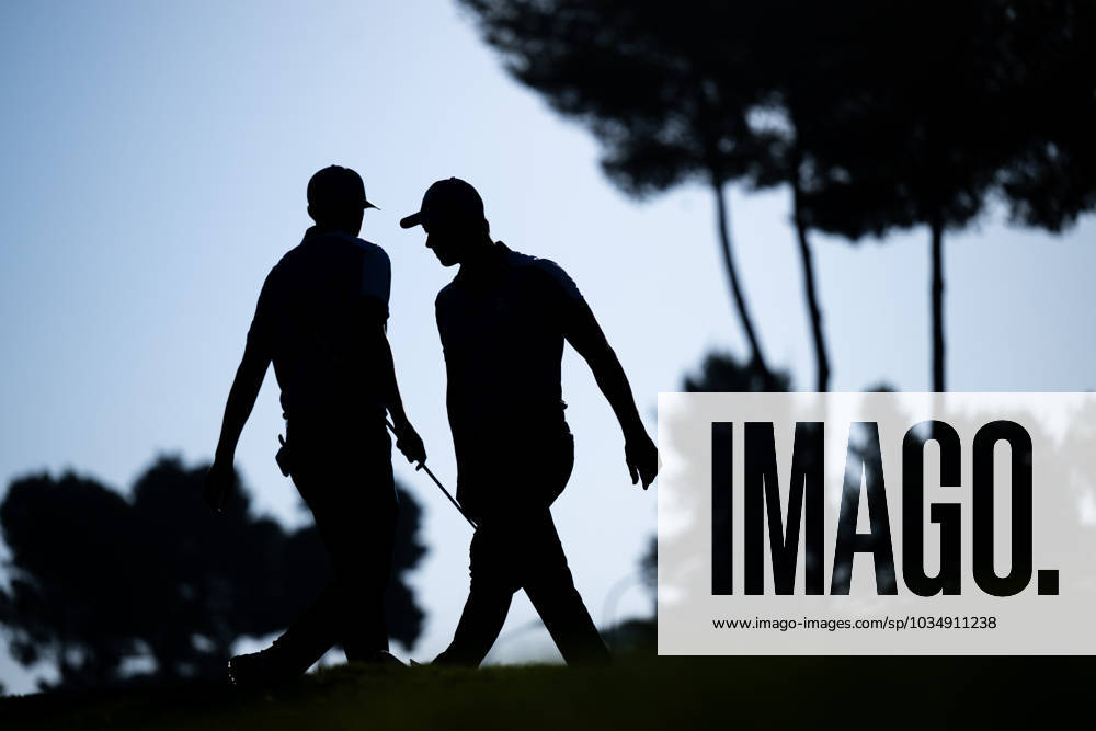 Silhuetts of Ludvig Aberg and Viktor Hovland of Team Europe in a foursome match during day one of the Ryder Cup on September 29, 2023 in Rome. Photo: Mathias Bergeld BILDBYRAN kod MB MB0736 golf ryder cup day 1 bbeng round 1 genre siluett silhuett