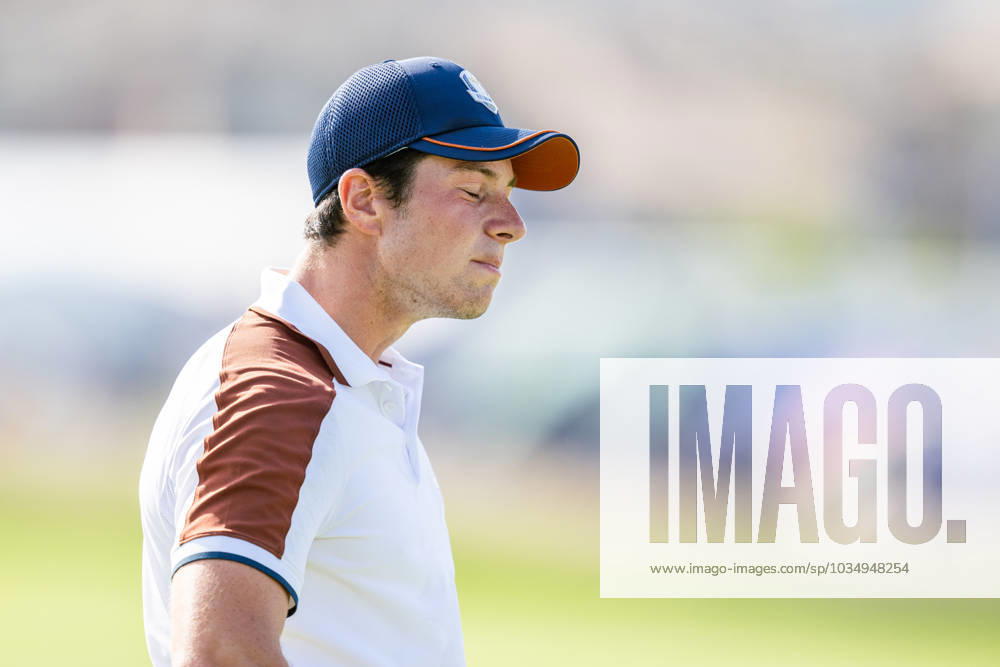 Viktor Hovland of Team Europe looks dejected in a fourball match during day 2 of the Ryder Cup on September 30, 2023 in Rome. Photo: Mathias Bergeld BILDBYRAN kod MB MB0737 golf ryder cup day 2 bbeng foursome depp
