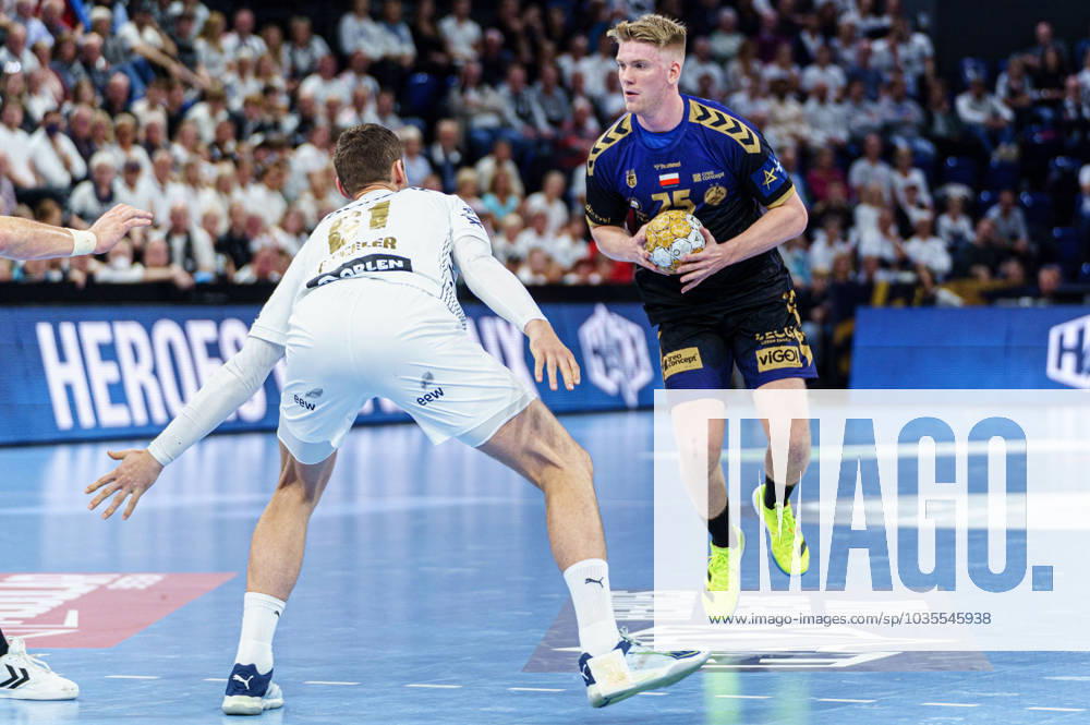 Hendrik Pekeler (THW Kiel, 61), Haukur Thrastarson (Lomza Vive Kielce, 25) THW Kiel vs. Lomza Vive Kielce, Handball, Champions League, Spieltag 4, Saison 2023 2024, 11.10.2023 THW Kiel vs. Lomza Vive Kielce, Handball, Champions League, Spieltag 4, Saison 2023 2024, 11.10.2023 Kiel