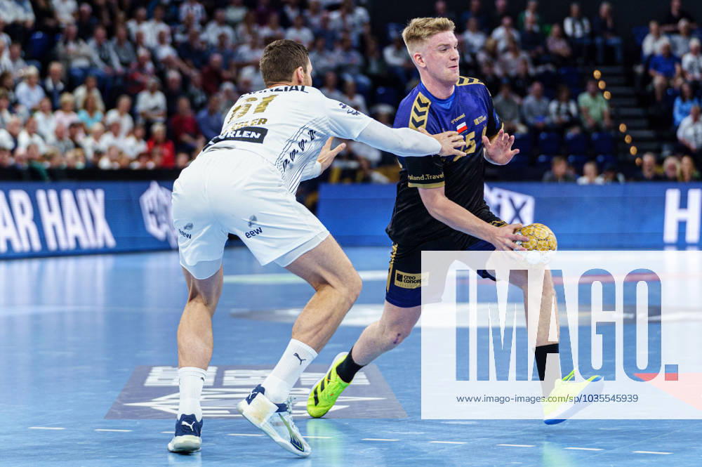 Hendrik Pekeler (THW Kiel, 61), Haukur Thrastarson (Lomza Vive Kielce, 25) THW Kiel vs. Lomza Vive Kielce, Handball, Champions League, Spieltag 4, Saison 2023 2024, 11.10.2023 THW Kiel vs. Lomza Vive Kielce, Handball, Champions League, Spieltag 4, Saison 2023 2024, 11.10.2023 Kiel