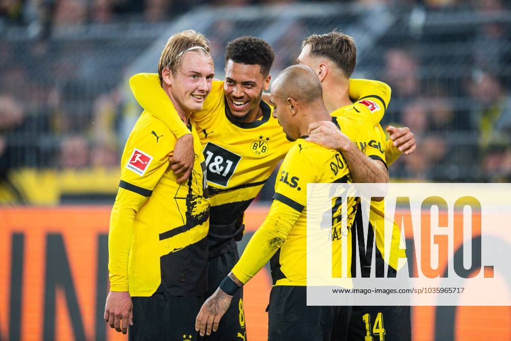 KW42 Fußball: 1. Bundesliga, 8. Spieltag: Borussia Dortmund-SV Werder Bremen am 20.10.2023 im Signal-Iduna-Park: v.l. Jubeltraube nach dem Tor zum 1:0 von Dortmunds Julian Brandt, er jubelt mit Dortmunds Felix Nmecha, Dortmunds Donyell Malen, Dortmunds Niclas Füllkrug WICHTIGER HINWEIS: Gemäß den Vorgaben der DFL Deutsche Fußball Liga bzw. des DFB Deutscher Fußball-Bund ist es untersagt, in dem Stadion und oder vom Spiel angefertigte Fotoaufnahmen in Form von Sequenzbildern und oder videoähnlichen Fotostrecken zu verwerten bzw. verwerten zu lassen.