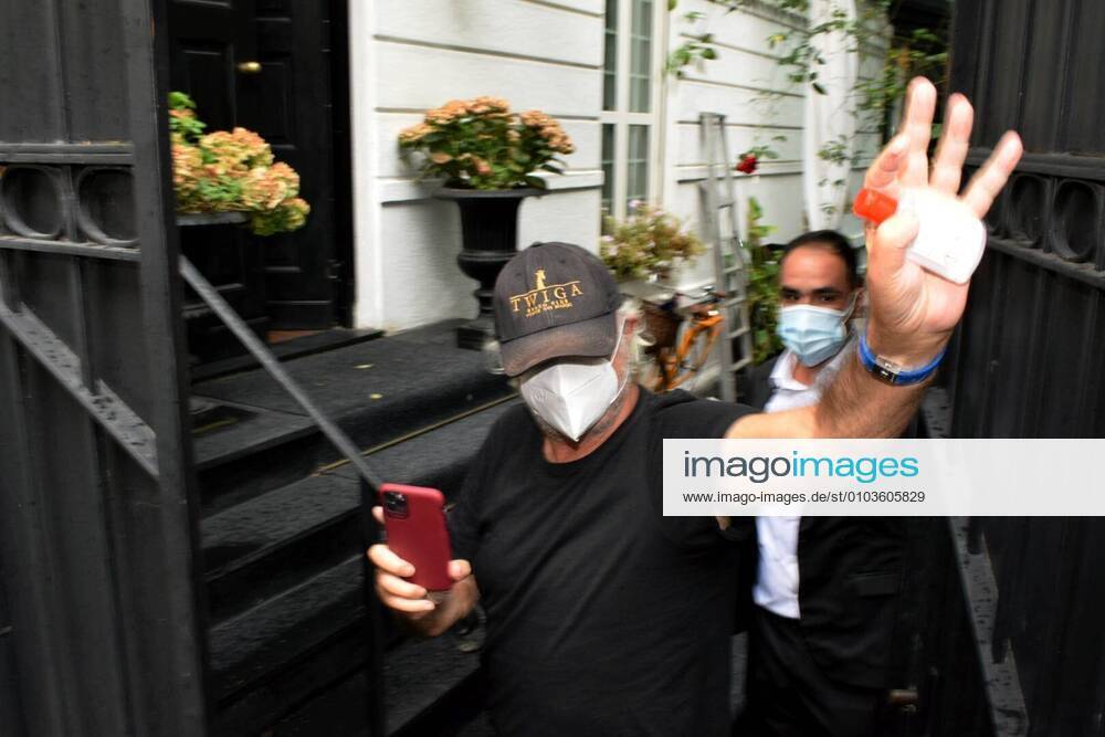 Bilder des Jahres 2020, Entertainment 08 August Flavio Briatore after being admitted to San Reffaele, arrives at the residence of Daniela Santanche in via Soresina, 3 where he will spend the home qurantena after contracting Covid-19 (Maurizio Maule Fotogramma, MILAN - 2020-08-29) p.s. la foto e utilizzabile nel rispetto del contesto in cui e stata scattata, e senza intento diffamatorio del decoro delle persone rappresentate