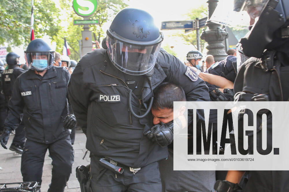 Im Bild: Die Festnahme von Attila Hildmann bei der Demo an der russischen Botschaft (am 29.08.2020) Berlin - Attila Hildmann bei Corona-Demonstration festgenommen